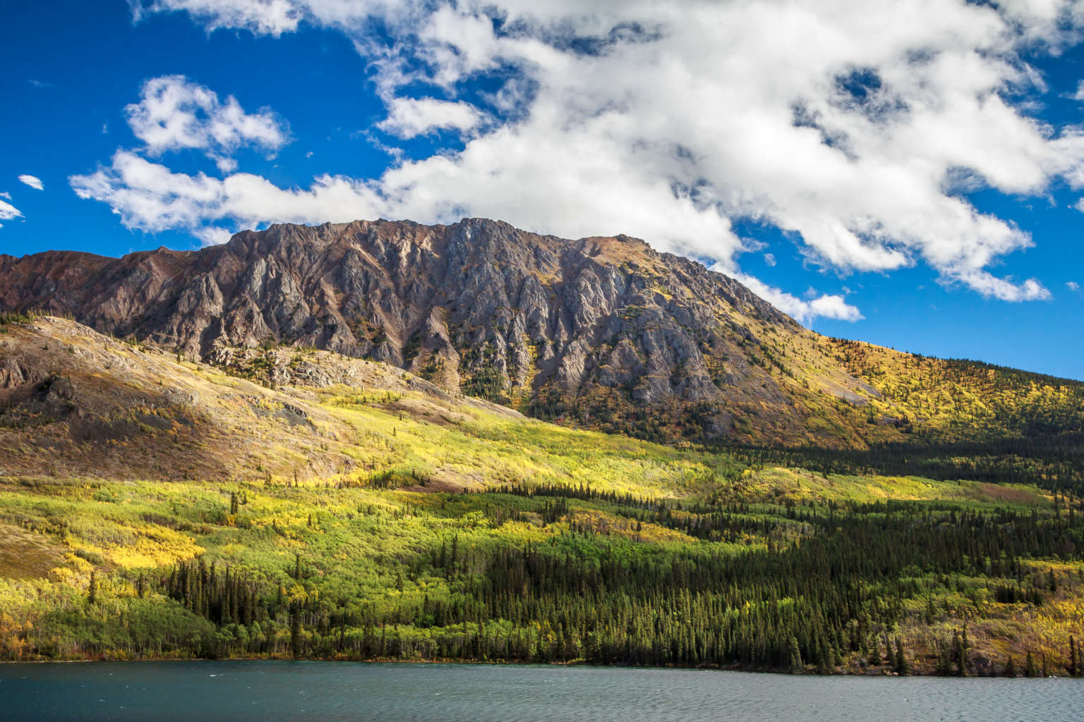 tagishlakemountain Expérience Canadienne